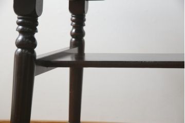 ビンテージ家具　松本民芸家具　洗練された佇まいが上品な棚付きダイニングテーブル(食卓、2人掛け、4人掛け、ヴィンテージ)(R-053213)