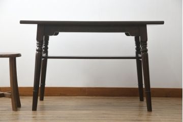 ビンテージ家具　松本民芸家具　洗練された佇まいが上品な棚付きダイニングテーブル(食卓、2人掛け、4人掛け、ヴィンテージ)(R-053213)