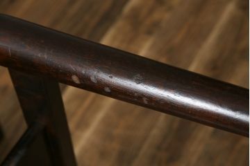 ビンテージ家具　松本民芸家具　洗練された佇まいが上品な棚付きダイニングテーブル(食卓、2人掛け、4人掛け、ヴィンテージ)(R-053213)