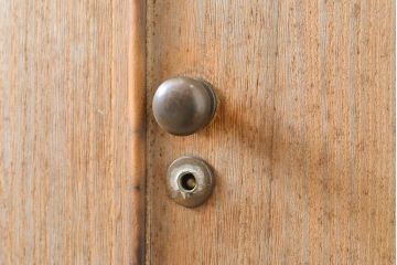 和製アンティーク　シンプルなデザインの中に上質なつくりの良さが感じられる総桐箪笥(桐たんす、時代箪笥、和箪笥、衣装箪笥)(R-053215)