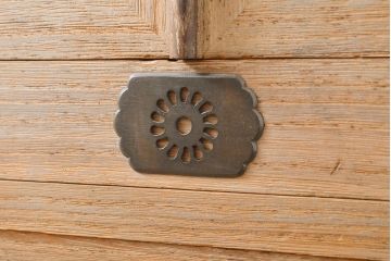 和製アンティーク　シンプルなデザインの中に上質なつくりの良さが感じられる総桐箪笥(桐たんす、時代箪笥、和箪笥、衣装箪笥)(R-053215)