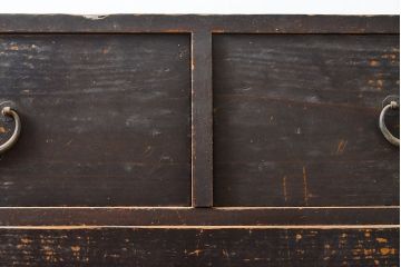 和製アンティーク　歴史を感じさせる佇まいが魅力的な時代箪笥(チェスト、引き出し、和タンス、収納箪笥)(R-053217)