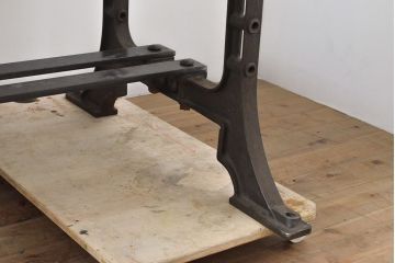 フランスアンティーク　パイン材　特大!インダストリアルな空間づくりにおすすめの鉄脚テーブル(作業台、アイアンレッドワークデスク、在宅ワーク、在宅用)(R-053220)