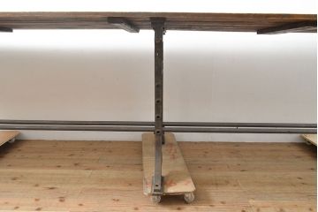 フランスアンティーク　パイン材　特大!インダストリアルな空間づくりにおすすめの鉄脚テーブル(作業台、アイアンレッドワークデスク、在宅ワーク、在宅用)(R-053220)
