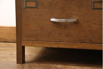 昭和レトロ　店舗什器としてもおすすめな脚付きチェスト(引き出し12杯)(R-053223)