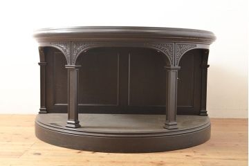 中古　店舗什器におすすめ!高級感の漂うアパレル展示台(飾り棚、陳列棚、ラウンドテーブル)(R-053224)