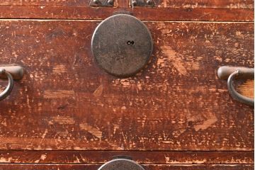 和製アンティーク　歴史を刻んだ深い味わいが感じられる時代箪笥(チェスト、和たんす、整理箪笥、収納箪笥、チェスト、引き出し)(R-053225)