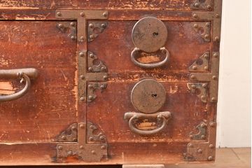 和製アンティーク　歴史を刻んだ深い味わいが感じられる時代箪笥(チェスト、和たんす、整理箪笥、収納箪笥、チェスト、引き出し)(R-053225)