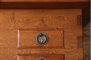 中古　屋久杉無垢材　細かい年輪と複雑な木目を楽しめる関西火鉢(長火鉢、囲炉裏、ローテーブル、木製火鉢)(定価約55万円)(R-053230)