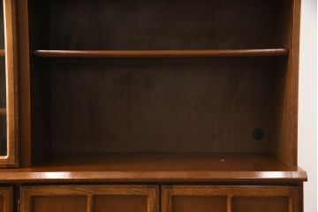 和製ヴィンテージ　ナラ材　幅広いインテリアに合わせやすいモダンデザインのキャビネット(収納棚、戸棚、食器棚、ビンテージ)(R-053241)