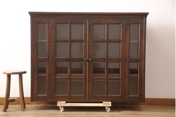 中古　北海道民芸家具　脚(台輪)付きリメイク　落ち着きのある色合いとクラシカルな佇まいが魅力のサイドキャビネット(収納棚、飾り棚、戸棚、本箱、ブックケース)(R-053242)