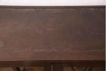 中古　北海道民芸家具　脚(台輪)付きリメイク　落ち着きのある色合いとクラシカルな佇まいが魅力のサイドキャビネット(収納棚、飾り棚、戸棚、本箱、ブックケース)(R-053242)
