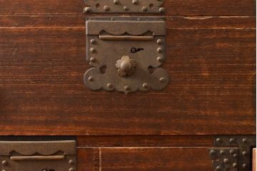 和製アンティーク　上手物!　金具の立派な三段重ね時代箪笥(チェスト、和たんす、桐たんす、整理箪笥、収納タンス)(R-053258)