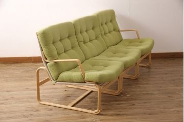 中古　天童木工　ブルーノ・マットソンデザイン　やさしい色味がくつろぎの時間におすすめな3連イージーチェア(3人掛けソファ、トリプルソファ)(定価約33万円)(R-053264)