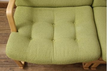 中古　天童木工　ブルーノ・マットソンデザイン　やさしい色味がくつろぎの時間におすすめな3連イージーチェア(3人掛けソファ、トリプルソファ)(定価約33万円)(R-053264)