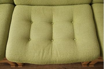 中古　天童木工　ブルーノ・マットソンデザイン　やさしい色味がくつろぎの時間におすすめな3連イージーチェア(3人掛けソファ、トリプルソファ)(定価約33万円)(R-053264)