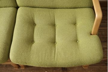 中古　天童木工　ブルーノ・マットソンデザイン　やさしい色味がくつろぎの時間におすすめな3連イージーチェア(3人掛けソファ、トリプルソファ)(定価約33万円)(R-053264)