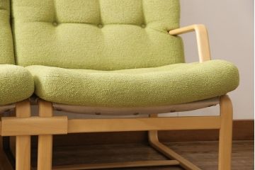 中古　天童木工　ブルーノ・マットソンデザイン　やさしい色味がくつろぎの時間におすすめな3連イージーチェア(3人掛けソファ、トリプルソファ)(定価約33万円)(R-053264)