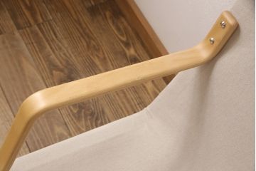 中古　天童木工　ブルーノ・マットソンデザイン　やさしい色味がくつろぎの時間におすすめな3連イージーチェア(3人掛けソファ、トリプルソファ)(定価約33万円)(R-053264)