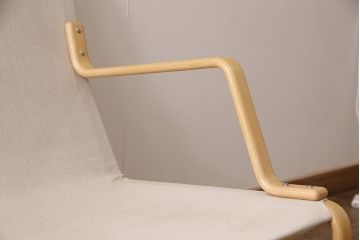 中古　天童木工　ブルーノ・マットソンデザイン　やさしい色味がくつろぎの時間におすすめな3連イージーチェア(3人掛けソファ、トリプルソファ)(定価約33万円)(R-053264)