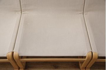 中古　天童木工　ブルーノ・マットソンデザイン　やさしい色味がくつろぎの時間におすすめな3連イージーチェア(3人掛けソファ、トリプルソファ)(定価約33万円)(R-053264)