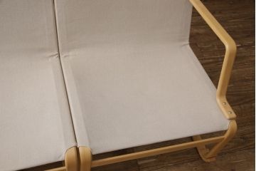 中古　天童木工　ブルーノ・マットソンデザイン　やさしい色味がくつろぎの時間におすすめな3連イージーチェア(3人掛けソファ、トリプルソファ)(定価約33万円)(R-053264)