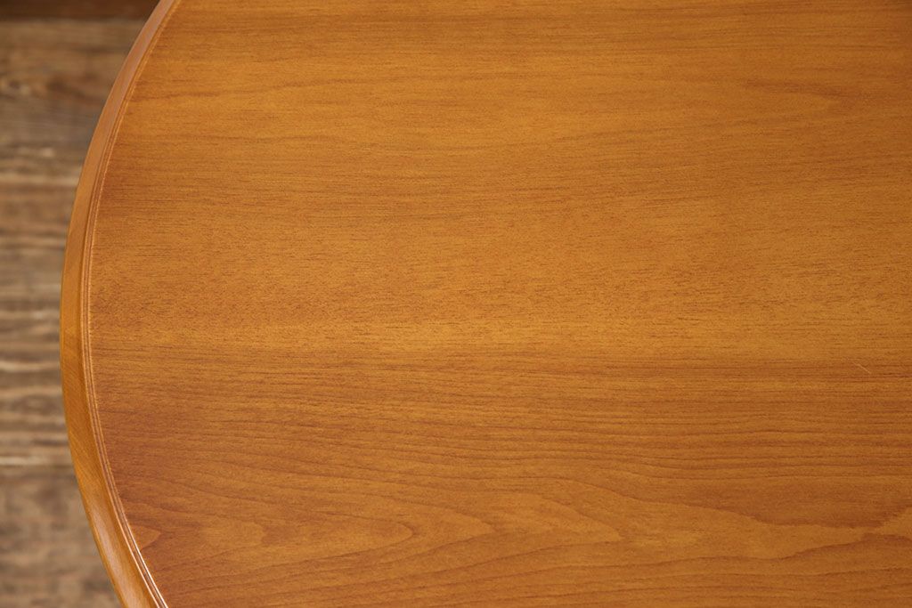 中古　美品　横浜クラシック家具　ダニエル(Daniel)　　レオナ (Leona)　A-317　温かみのある色合いが魅力の丸テーブル(ラウンドテーブル、コーヒーテーブル、サイドテーブル)(定価約21万円)(R-053267)