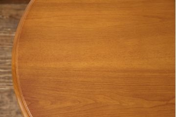中古　美品　横浜クラシック家具　ダニエル(Daniel)　　レオナ (Leona)　A-317　温かみのある色合いが魅力の丸テーブル(ラウンドテーブル、コーヒーテーブル、サイドテーブル)(定価約21万円)(R-053267)