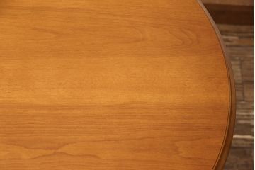 中古　美品　横浜クラシック家具　ダニエル(Daniel)　　レオナ (Leona)　A-317　温かみのある色合いが魅力の丸テーブル(ラウンドテーブル、コーヒーテーブル、サイドテーブル)(定価約21万円)(R-053267)