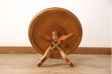 中古　美品　横浜クラシック家具　ダニエル(Daniel)　　レオナ (Leona)　A-317　温かみのある色合いが魅力の丸テーブル(ラウンドテーブル、コーヒーテーブル、サイドテーブル)(定価約21万円)(R-053267)