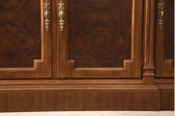 中古美品　DREXEL HERITAGE(ドレクセルヘリテイジ)　Cameo Classics(キャメオクラシックス)　ワンランク上の気品漂う雰囲気を演出するクリデンザ(クレデンザ、サイドボード、収納棚、キャビネット)(定価約115万円)(R-053268)