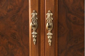 中古美品　DREXEL HERITAGE(ドレクセルヘリテイジ)　Cameo Classics(キャメオクラシックス)　ワンランク上の気品漂う雰囲気を演出するクリデンザ(クレデンザ、サイドボード、収納棚、キャビネット)(定価約115万円)(R-053268)