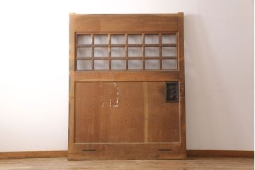 アンティーク建具　明治大正期　総ケヤキ材　亀甲金網付き　重厚感漂う蔵戸(玄関戸、玄関ドア、引き戸)(R-053271)