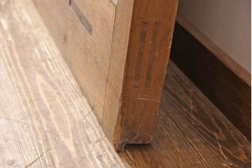 アンティーク建具　明治大正期　総ケヤキ材　亀甲金網付き　重厚感漂う蔵戸(玄関戸、玄関ドア、引き戸)(R-053271)