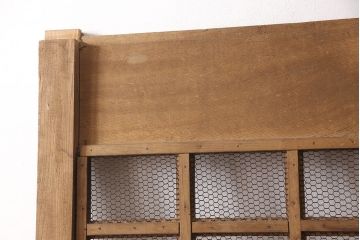 アンティーク建具　明治大正期　総ケヤキ材　亀甲金網付き　重厚感漂う蔵戸(玄関戸、玄関ドア、引き戸)(R-053271)