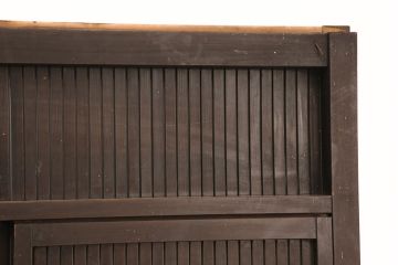 アンティーク建具　明治期　和モダンの空間づくりにおすすめ!整然と並ぶ格子が美しいくぐり戸(蔵戸、格子戸、引き戸)(R-053272)