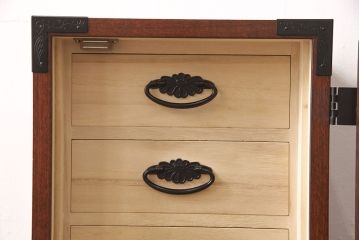 中古　美品　手造り民芸家具　存在感のある金具が魅力的な片開き戸付き小引き出し(小箪笥、小たんす、小抽斗、卓上収納、小物収納)(R-053274)