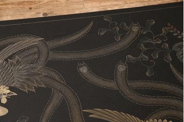 中古　輪島塗　ガラス天板付き　天板前面に描かれた鳳凰のデザインが美しい座卓(ローテーブル、センターテーブル)(R-053278)