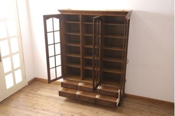 中古　美品　カリモク家具(karimoku)　コロニアルシリーズ　大人の落ち着いた空間を演出する書棚(ブックケース、本棚、戸棚、キャビネット、収納棚)(定価約30万円)(R-053282)