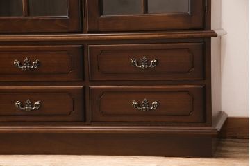 中古　美品　カリモク家具(karimoku)　コロニアルシリーズ　大人の落ち着いた空間を演出する書棚(ブックケース、本棚、戸棚、キャビネット、収納棚)(定価約30万円)(R-053282)