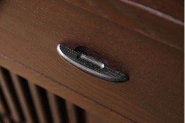 中古　美品　北海道旭川家具　和光　落ち着いた色合いと格子がモダンな雰囲気を醸し出す水屋箪笥(水屋たんす、食器棚、収納棚、キャビネット)(定価約41万円)(R-053283)