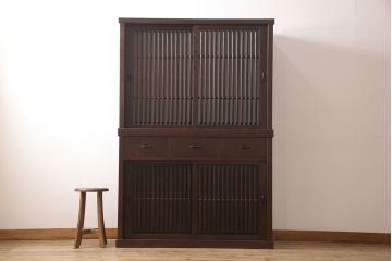 中古　美品　北海道旭川家具　和光　落ち着いた色合いと格子がモダンな雰囲気を醸し出す水屋箪笥(水屋たんす、食器棚、収納棚、キャビネット)(定価約41万円)(R-053283)