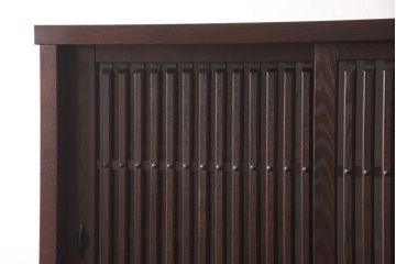 中古　美品　北海道旭川家具　和光　落ち着いた色合いと格子がモダンな雰囲気を醸し出す水屋箪笥(水屋たんす、食器棚、収納棚、キャビネット)(定価約41万円)(R-053283)