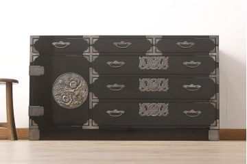 中古　美品　ニシザキ工芸　匣屋深川(はこやふかがわ)　黒漆塗り　モダンな空間にも合わせやすい民芸箪笥サイドボード(引き出し、サイドチェスト、収納箪笥、整理箪笥)(R-053285)