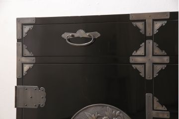 中古　美品　ニシザキ工芸　匣屋深川(はこやふかがわ)　黒漆塗り　モダンな空間にも合わせやすい民芸箪笥サイドボード(引き出し、サイドチェスト、収納箪笥、整理箪笥)(R-053285)