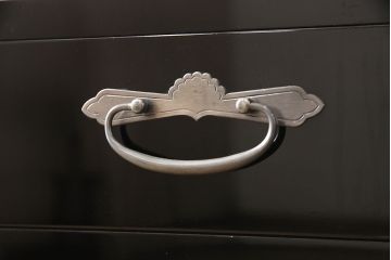 中古　美品　ニシザキ工芸　匣屋深川(はこやふかがわ)　黒漆塗り　モダンな空間にも合わせやすい民芸箪笥サイドボード(引き出し、サイドチェスト、収納箪笥、整理箪笥)(R-053285)