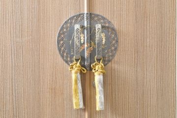 中古　最高級　国産　衣装盆付き　かくし付き　職人手造りの総桐箪笥(四方丸、大丸)(桐たんす、着物箪笥)(R-053286)