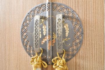 中古　最高級　国産　衣装盆付き　かくし付き　職人手造りの総桐箪笥(四方丸、大丸)(桐たんす、着物箪笥)(R-053286)