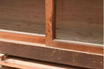 和製アンティーク　ヒノキ材　小振りなサイズ感で取り入れやすい収納棚(戸棚、水屋箪笥、食器棚)(R-053294)