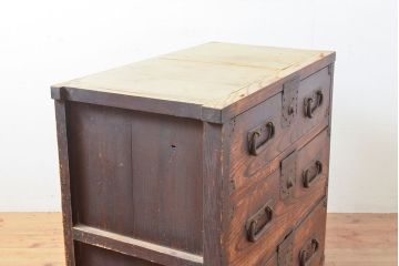 和製アンティーク　前面ケヤキ材　和の趣溢れる佇まいが目を引く框組みの時代箪笥(引き出し、チェスト、和たんす)(R-053297)
